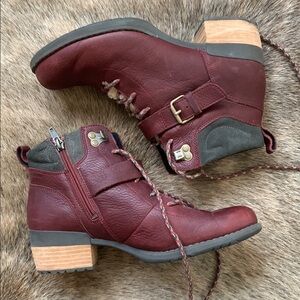 Women's Burgundy Merrell Shiloh Boots